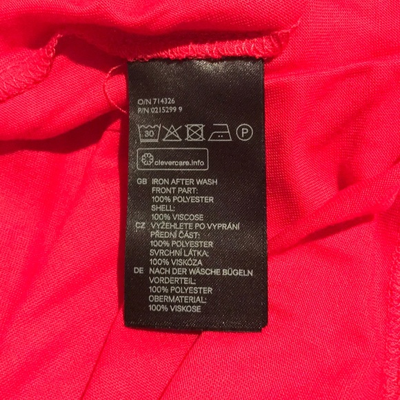 NWT Red V-Neck ruffle tank - Picture 4 of 4